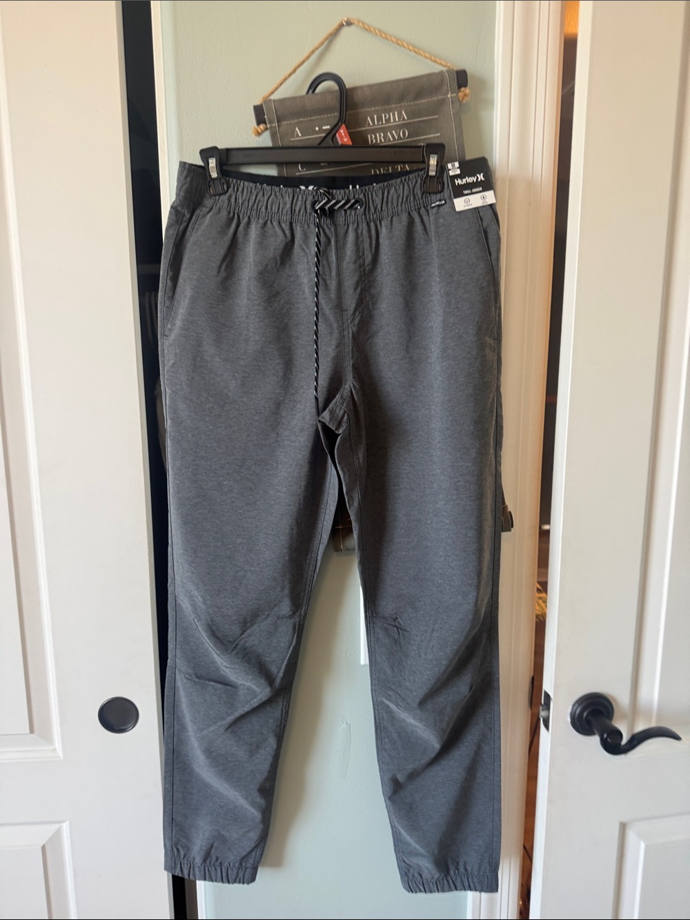 Hurley Men’s Dark Gray Twill Drawstring Jogger Pants size medium. New with tags